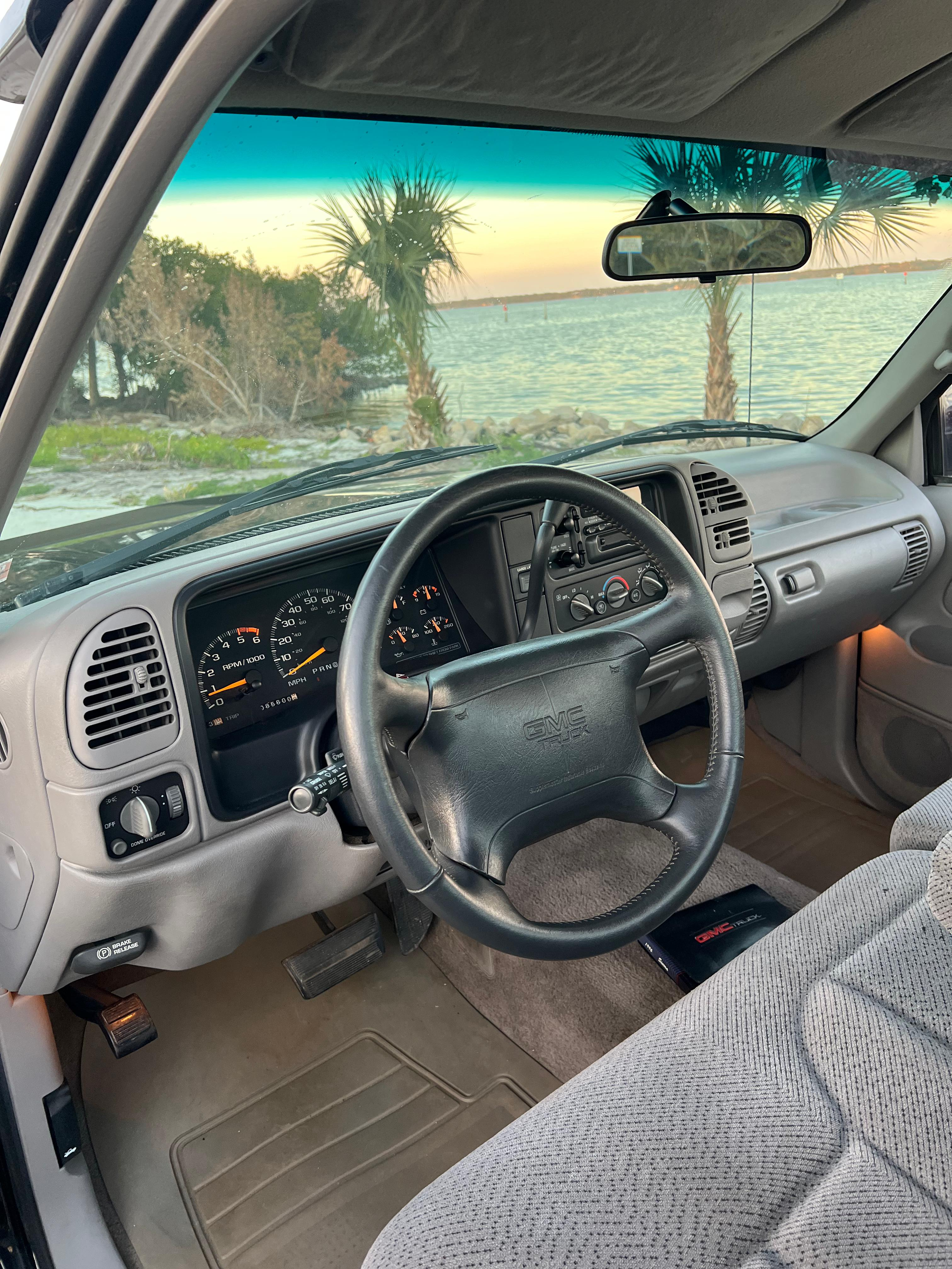 1996 GMC Sierra K1500 4x4 interior